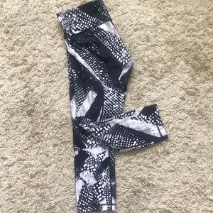 Lulu lemon black and white patterned leggings